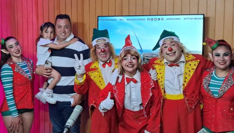 El Circo Dihany copó el estudio con sus payasos y elfos