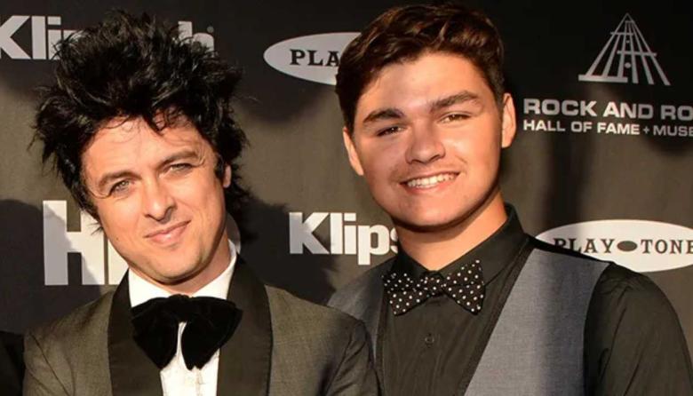 Billie Joe Armstrong versiona Heroes de David Bowie junto a su hijo