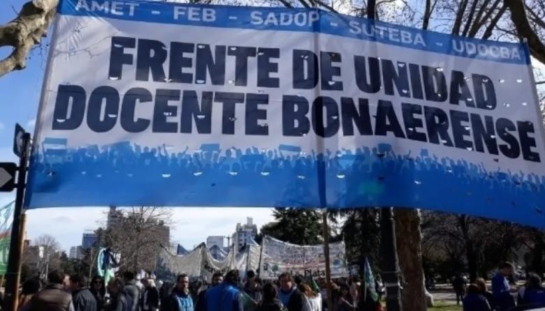 En medio de la paritaria, docentes bonaerenses convocaron a un paro en contra del proyecto de reforma laboral