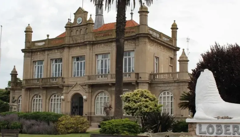 Lobería vive el Carnaval con comparsas, shows y una fiesta popular en crecimiento