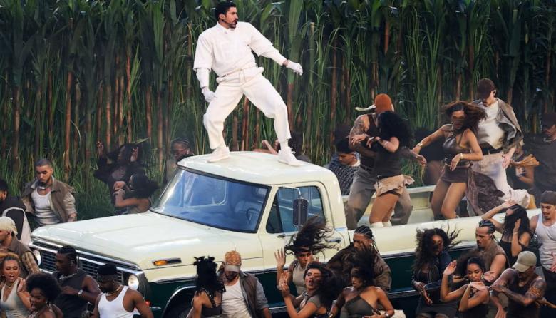 Bad Bunny nombró a Argentina y armó una fiesta latina con mensaje político en el Super Bowl