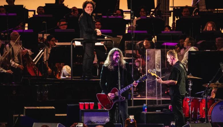 Foo Fighters sorprendió en Los Ángeles con un show sinfónico histórico