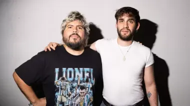 Florián y Santiago Motorizado reavivan el tango con una emotiva versión de «Como dos extraños»