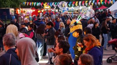 El público acompañó el inicio de los festejos en el parque