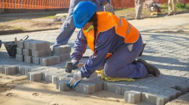 “Una alternativa de fácil mantenimiento y más económica que el asfalto para las calles de tierra”
