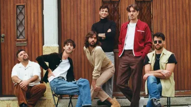 Indios revive "Pronta Entrega" con una versión íntima que conecta generaciones