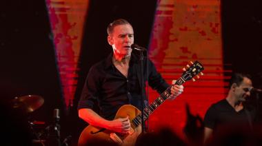 Bryan Adams vuelve a Argentina: se presentará en el Movistar Arena en marzo de 2026