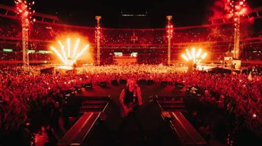 Cinco River, guitarras al límite y un pogo interminable: Airbag cerró 2025 en la cima del rock