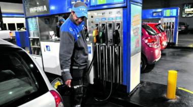 YPF anunció que bajará la nafta 2% en todo el país