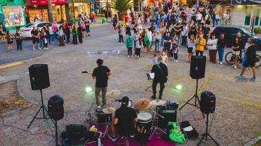 Los artistas callejeros vuelven a hacer brillar las noches de verano: grilla de espectáculos