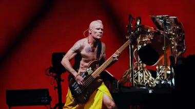 Flea presenta Honora, su esperado debut como solista