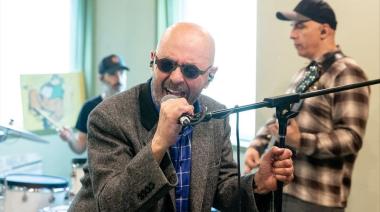 Carlos “El Indio” Solari cumple 77 años y sigue siendo un ícono del rock argentino