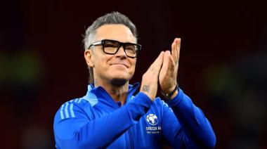 Robbie Williams superó el récord de los Beatles y ya es el artista con más discos número 1 en el Reino Unido