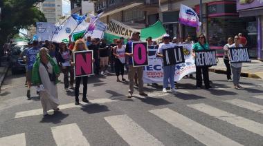 También se marchó en Necochea contra la reforma laboral