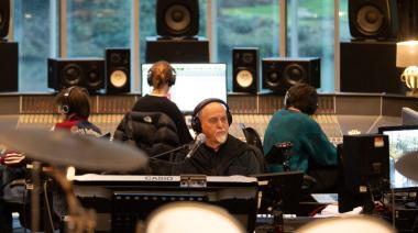 Peter Gabriel presentó "One by One", un nuevo adelanto de su próximo álbum conceptual