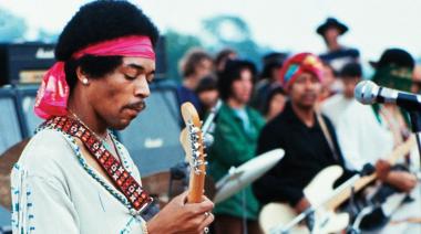Apareció un video inédito de Jimi Hendrix en Woodstock y fue filmado desde el escenario