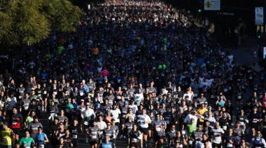 El etíope Yomif Kejelcha batió el récord mundial de 21k al ganar la media maratón de Buenos Aires