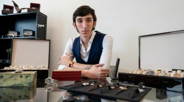 El joven relojero récord que revolucionó las redes: “El buen vendedor, es el que escucha al cliente”