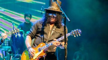 Slash ilusiona a los fans: el nuevo disco de Guns N' Roses "está cada vez más cerca"