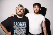 Florián y Santiago Motorizado reavivan el tango con una emotiva versión de «Como dos extraños»