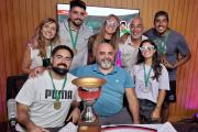 Los Infoprofes celebraron con la copa en K2