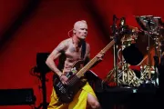 Flea presenta Honora, su esperado debut como solista