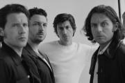 Arctic Monkeys regresan con single solidario: estrenan “Opening Night”