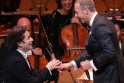 Chris Martin emocionó en Los Ángeles con “Viva la Vida” junto a Gustavo Dudamel
